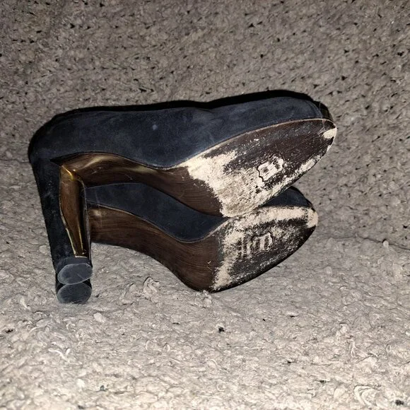 STUART WEITZMAN-Black Suede Peep Toe Pumps-Gold Inner Heel-Sz 8.5-Excellent - Picture 8 of 8